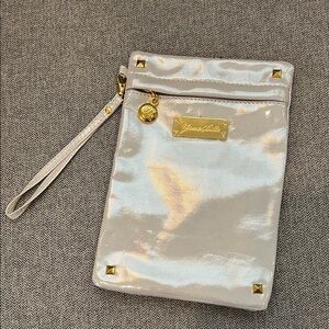 Yuma Bella White Shiny Wristlet - NEW